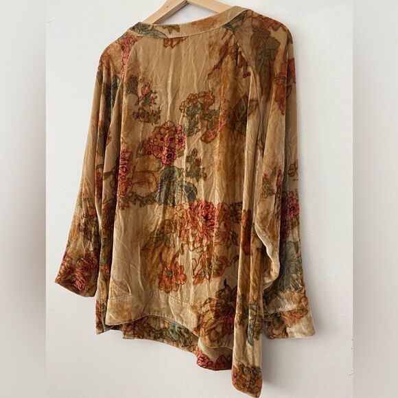 Soft Surroundings Victoria Crushed Velvet Long Sleeve Top
Size Large - Picture 7 of 7